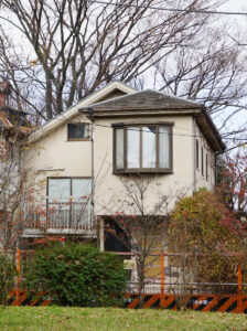 🚨东京命案现场再现惊魂！窗户被砸，足迹暴露！ 封面