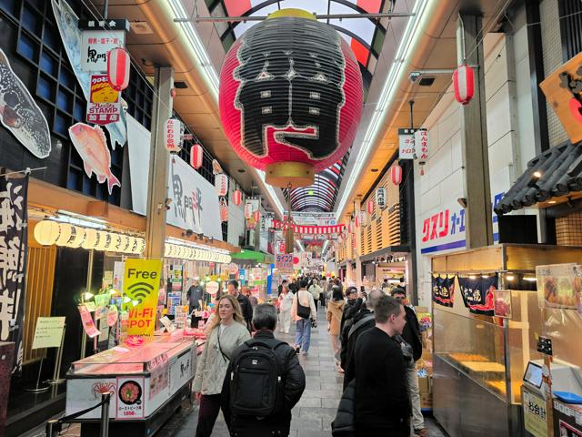 🎉大阪黑市变“景点”，本地人：抽奖都挤满外国人！