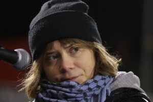 📢 震惊！环保少女被英警方逮捕，只因支持巴勒斯坦！ 封面