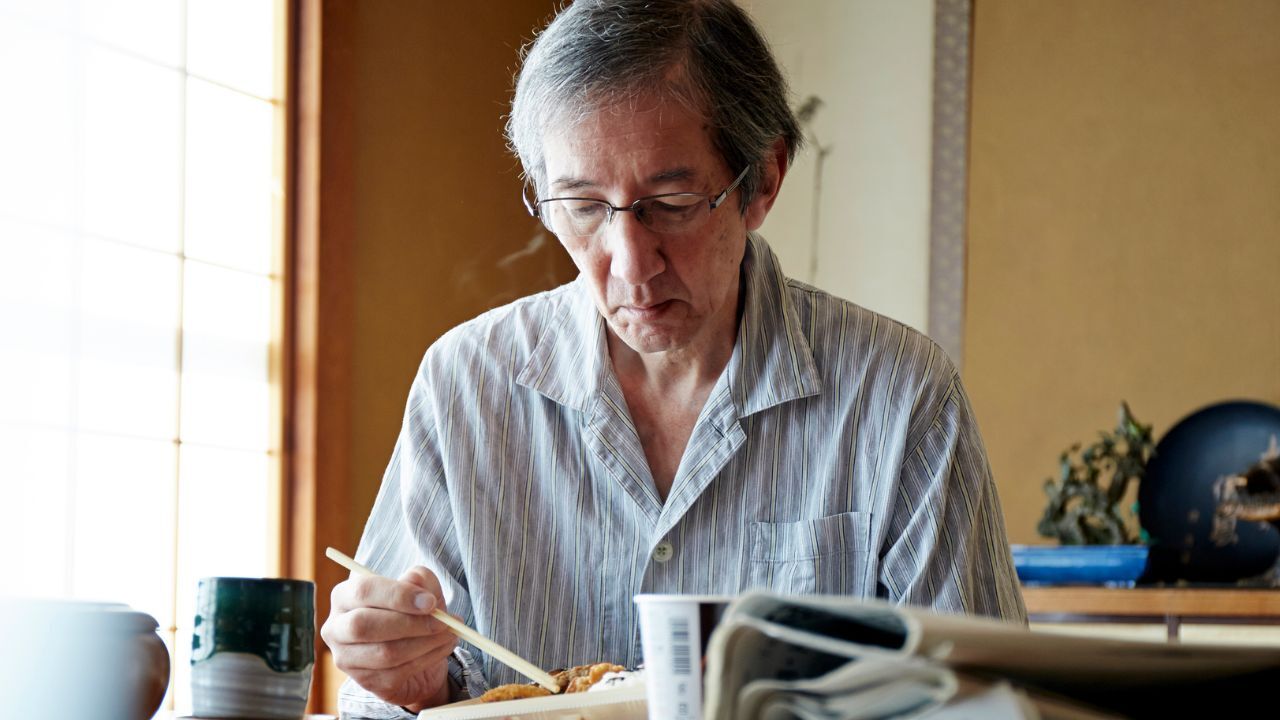 😱 半年未见，老爸竟成这样！月20万养老金也救不了的孤独…