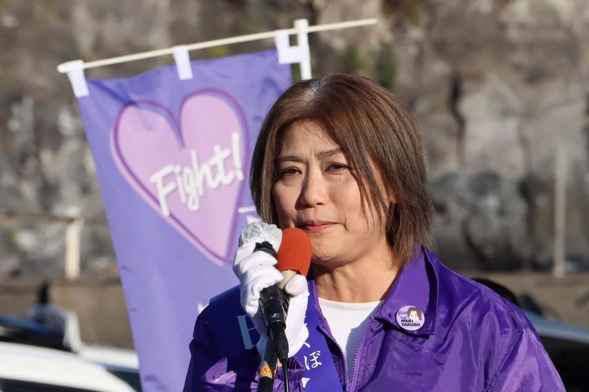 💥揭秘：伊东市长候选人被质疑学历，现场“尬笑”！