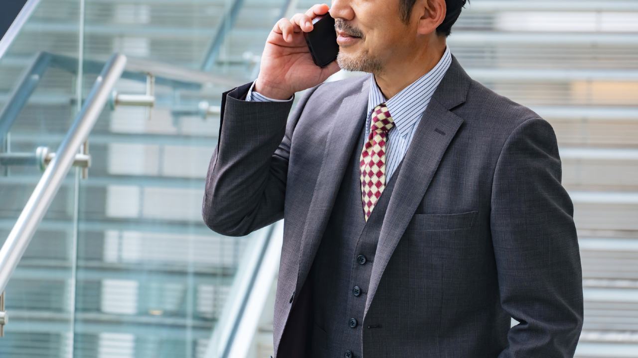 💰百万富翁的崩塌：58岁大叔，一年后沦落到求职！