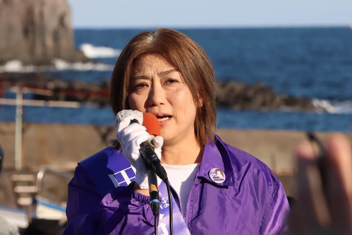 💥她也想平凡！但巨型太阳能发电站…是她的使命！