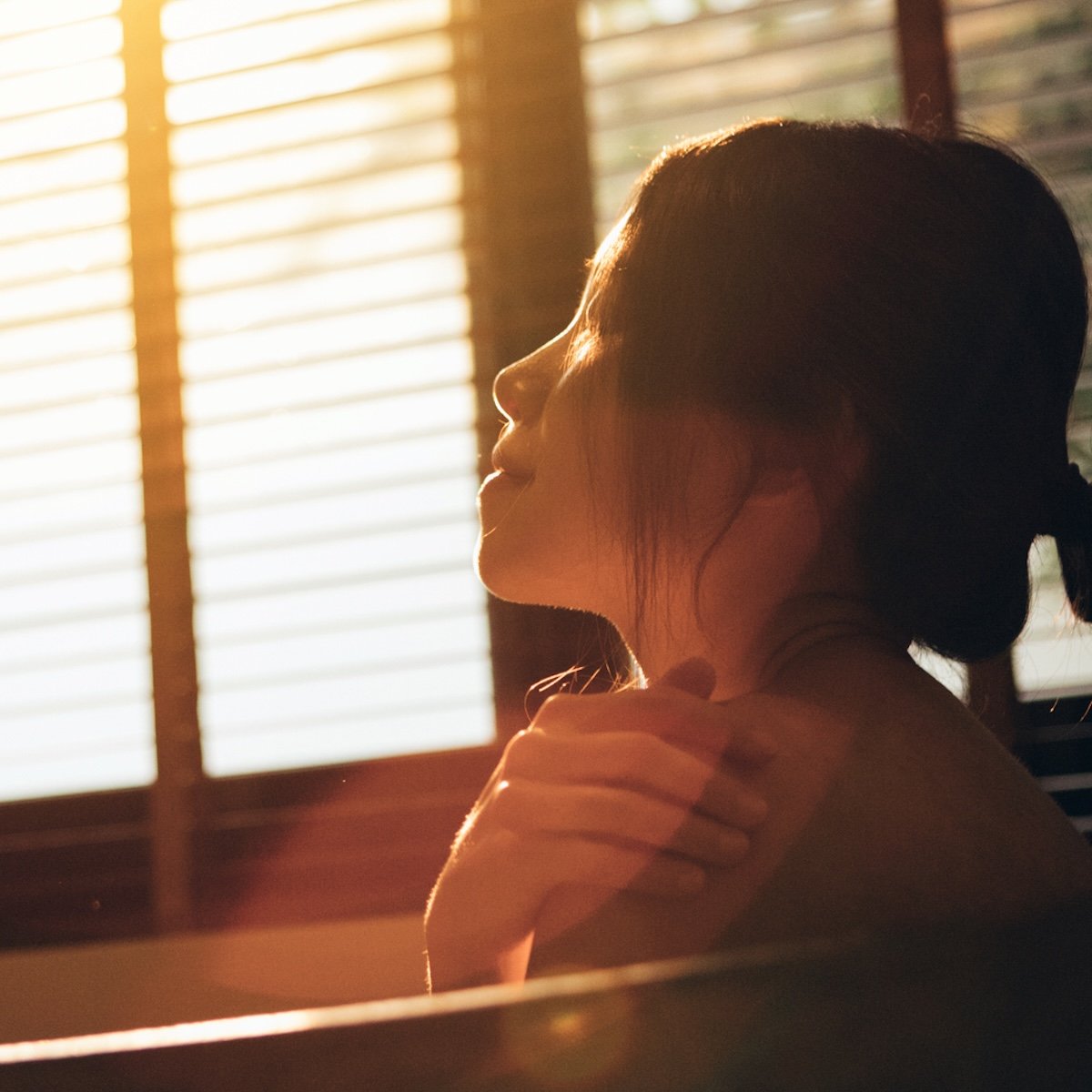 😱婚后惊魂！他与妈同浴，新年回家揭开惊天秘密！