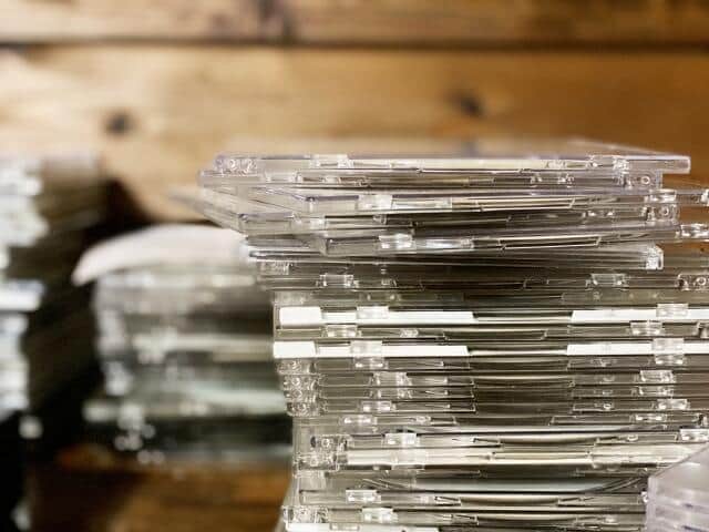 💰哥们儿带5000张卡片去卖，30分钟后悔…店员一句话震惊！