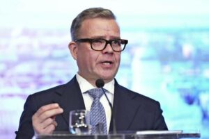 💥芬兰小姐“眯眼”照引爆风波，自称错认，波及政界！ 封面