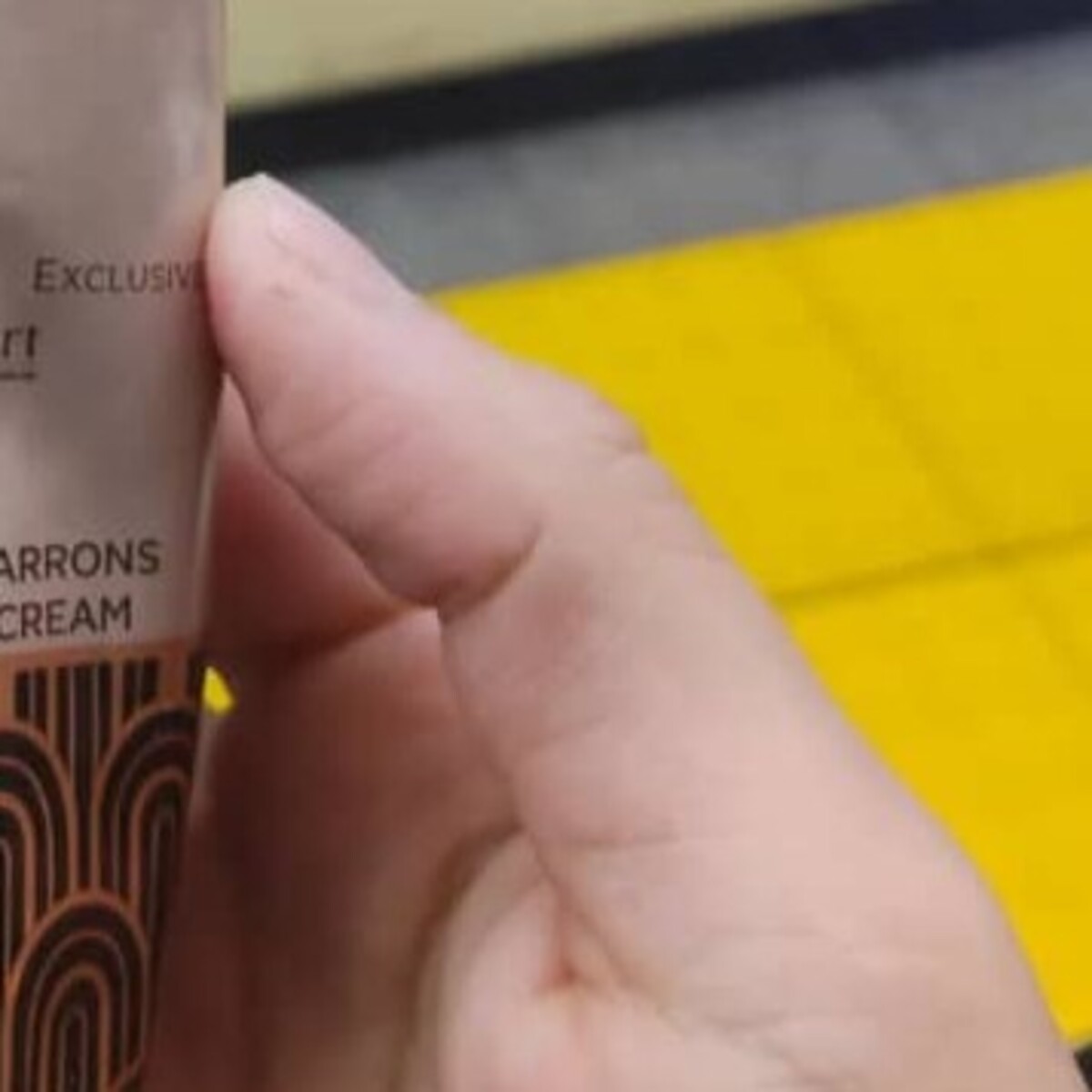 😱手涂完润手霜，我裂开了！这东西…根本不是润手霜！