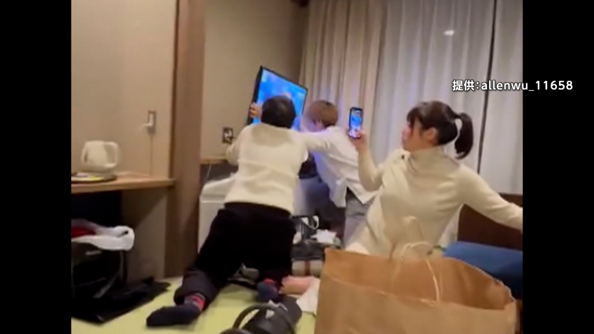 😱天崩了！地震中的游客：我该去哪儿？