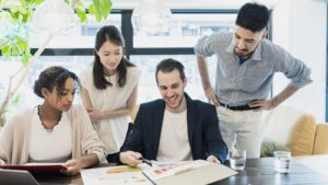 💥中年危机？别让刻板思维毁了你的事业！ 封面