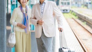 ✨每月一游，给孙花钱毫不手软！60岁夫妻：看到存款余额…吓坏了！ 封面