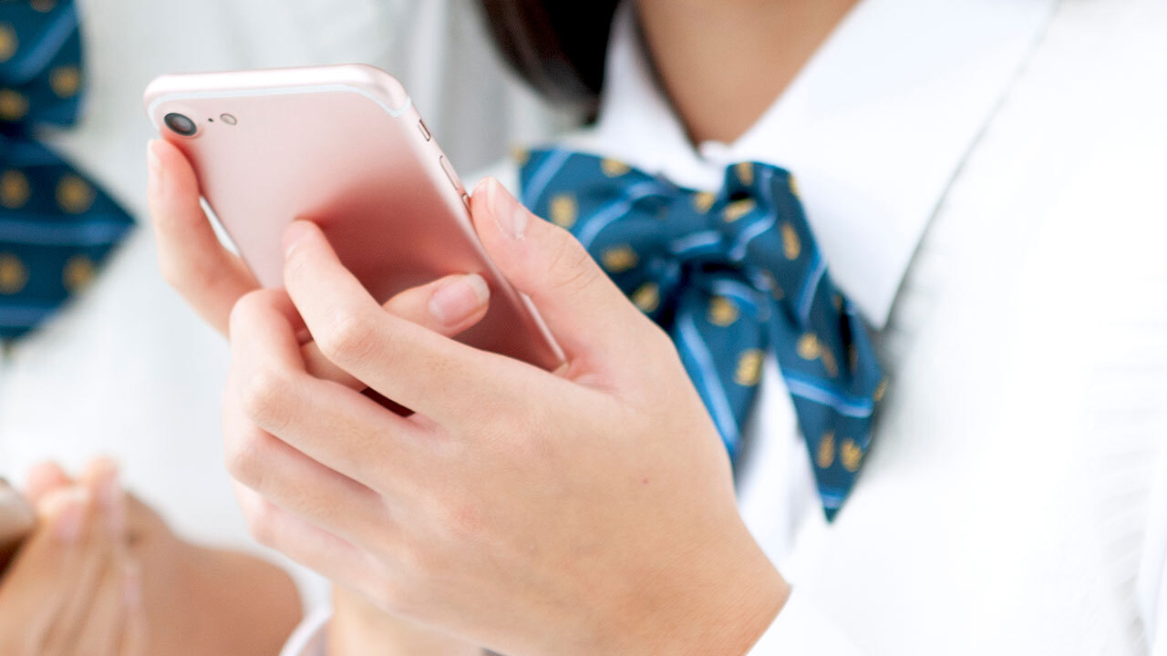 📱孩子沉迷手机，家长却放任不管？😱