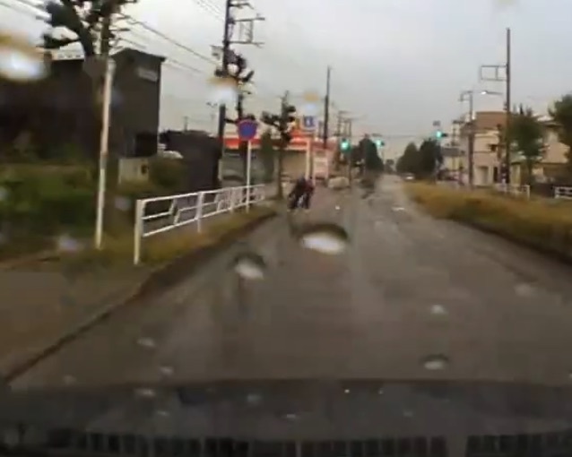 ⚠️前方猛然！雨天惊魂一刻，警局公开行车记录仪画面！