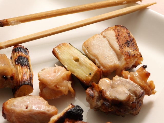 🍢 别再犯！烧烤“脱串”吃，其实很没礼貌！