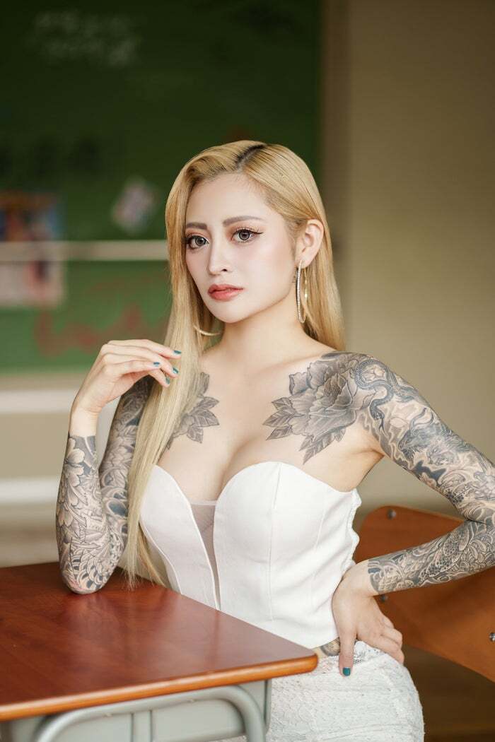 💥被绑架的少女！模特揭露惊悚过去，爱与绝望！