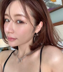 💥惊！白富美竟是逃税犯？巨额账目被曝光！ 封面