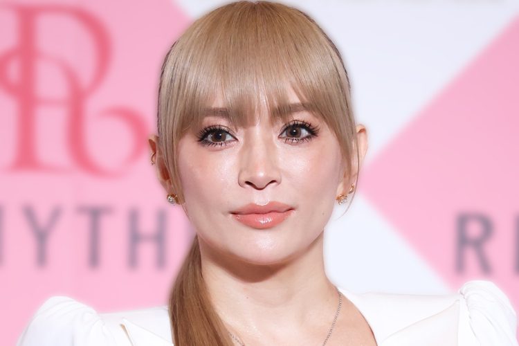 💥日中关系告急！滨崎步咖啡馆海报遭撤，背后真相震惊！