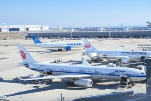 💥🇯🇵中国游客“跑了”！成田机场急减航班，经济损失谁来扛？ 封面