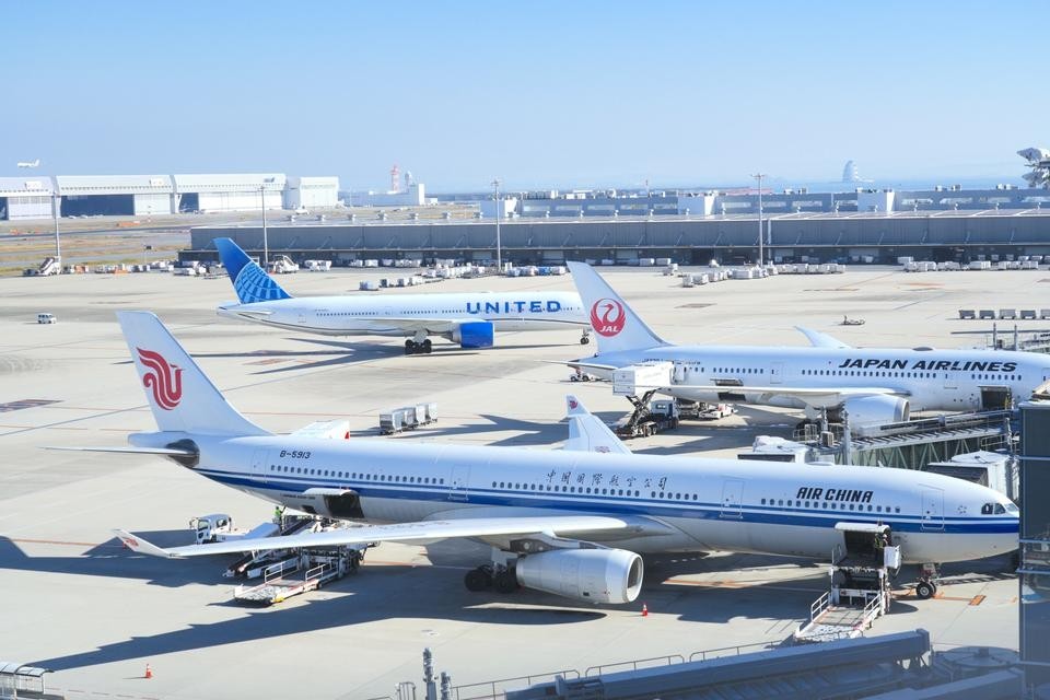 💥🇯🇵中国游客“跑了”！成田机场急减航班，经济损失谁来扛？