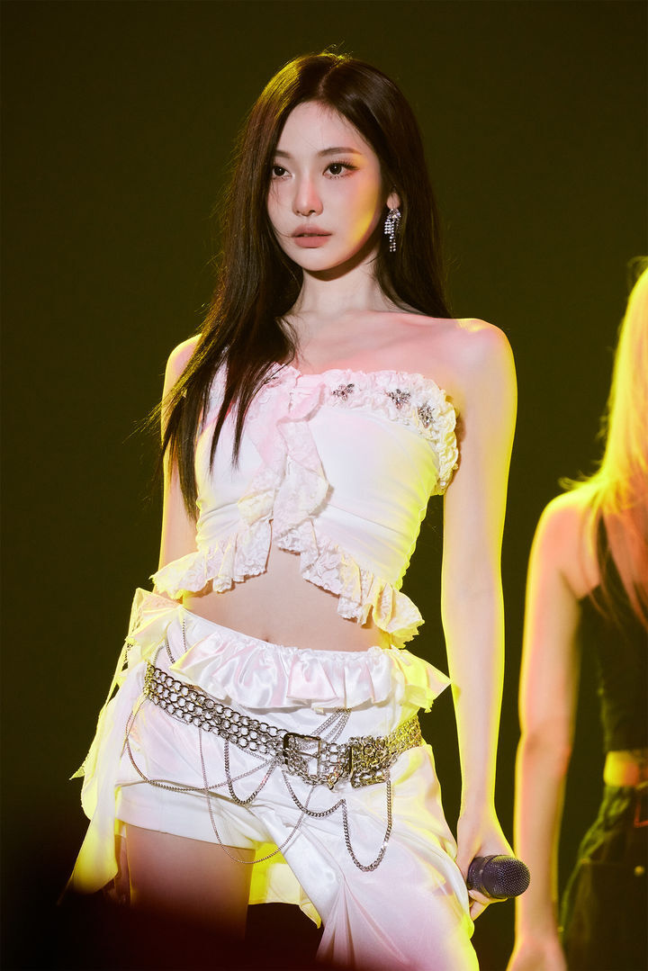 💥韩团女星红白赛出场，竟遭质疑国籍？