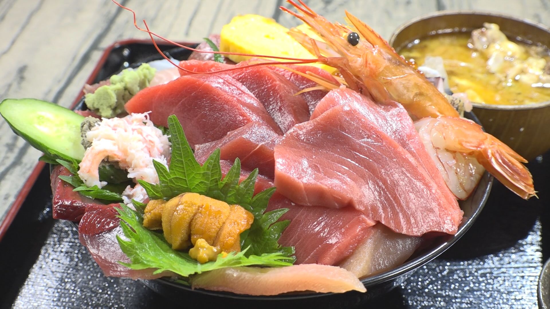 🍣️ 超级海鲜丼，2000日元！排队也要吃！