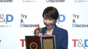 🔥首相“卷”到爆！年度流行语大赏，笑到头掉！ 封面