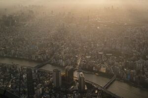 🔥中国房产：狂潮退去，抄底反转？ 封面