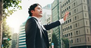 💰中年危机？700万年薪，却可能一贫如洗！ 封面