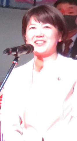 💔辞职风波后，她街头鞠躬：前桥真温暖！