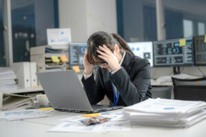 🚨深夜邮件、直呼上司…职场雷区，你踩过几个？ 封面