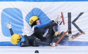 ⛸️短道速滑：血腥选拔！摔倒、重赛、除名…简直是灾难！ 封面