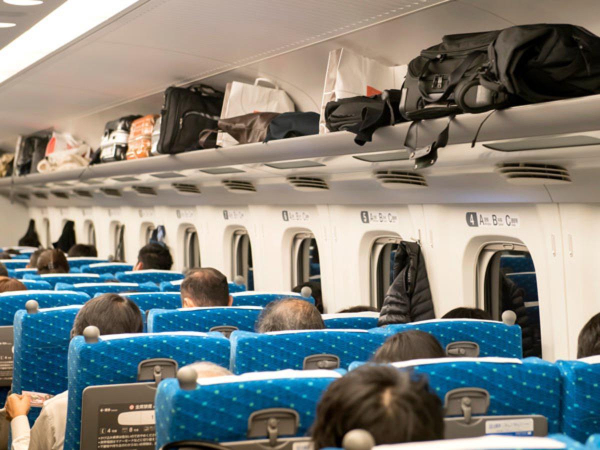 🚄回家过年遇“魔鬼座椅”！前排大爷全倒，我裂开了！