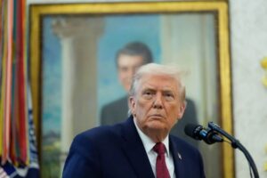 💥特朗普又开炮！已故导演也难逃一顿骂！ 封面