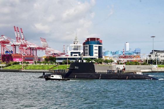 🌊 还没下饺子，先被“围观”？台湾潜艇遭质疑！