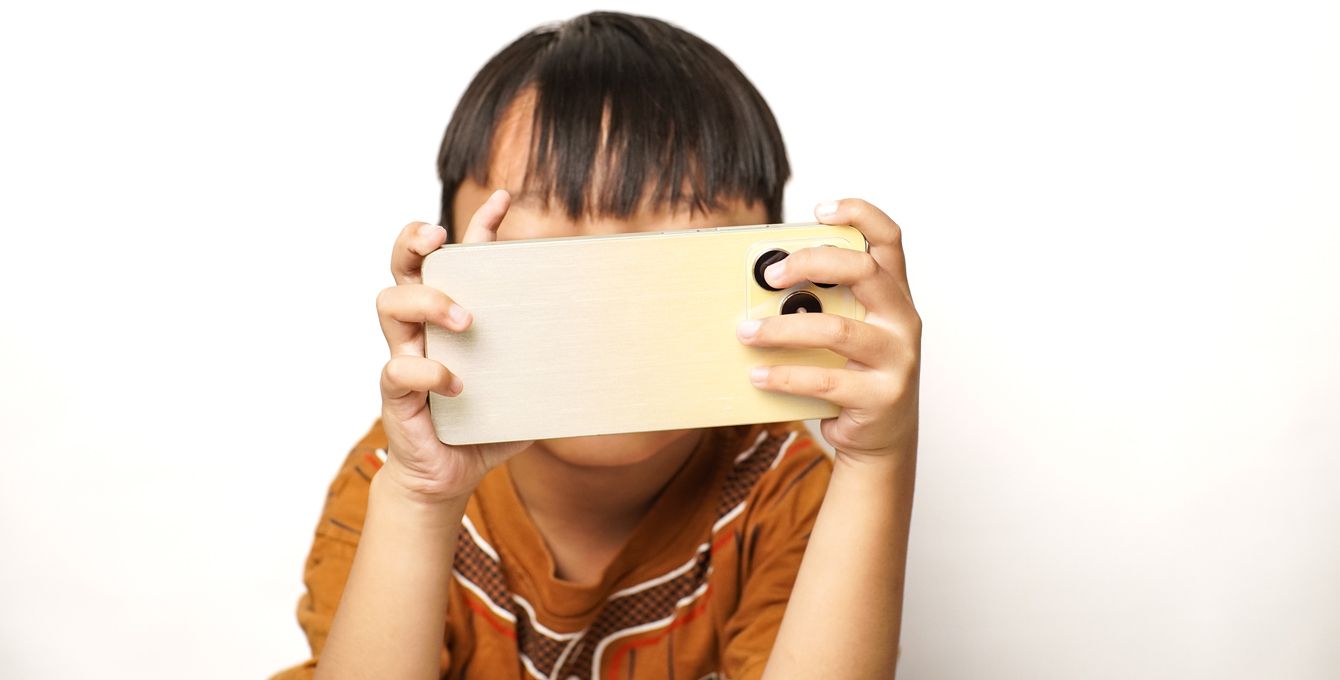 📱孩子沉迷手机，日本却慢半拍！😱