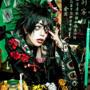 💥这Cosplay…真让人心碎！V系乐队惹争议！ 封面