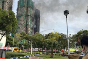 🔥港警“压制”热心人？内地与香港救灾方式大反转！ 封面