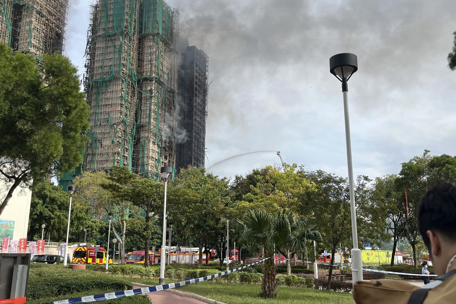🔥港警“压制”热心人？内地与香港救灾方式大反转！