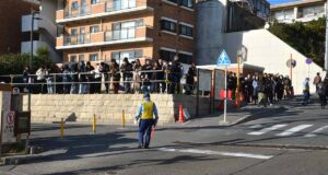 ⚠️镰仓铁轨：AI“盯”游客，人太多也抓！ 封面