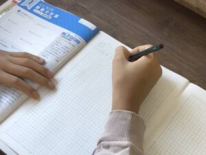 🔥小学vs初中考：哪个更崩溃？双全经验妈的血泪告白！ 封面