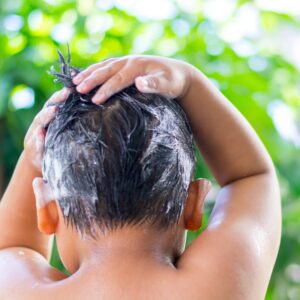 😱 温泉偷窥！稚嫩母放娃更衣室，少女惊呼“好羞！” 封面