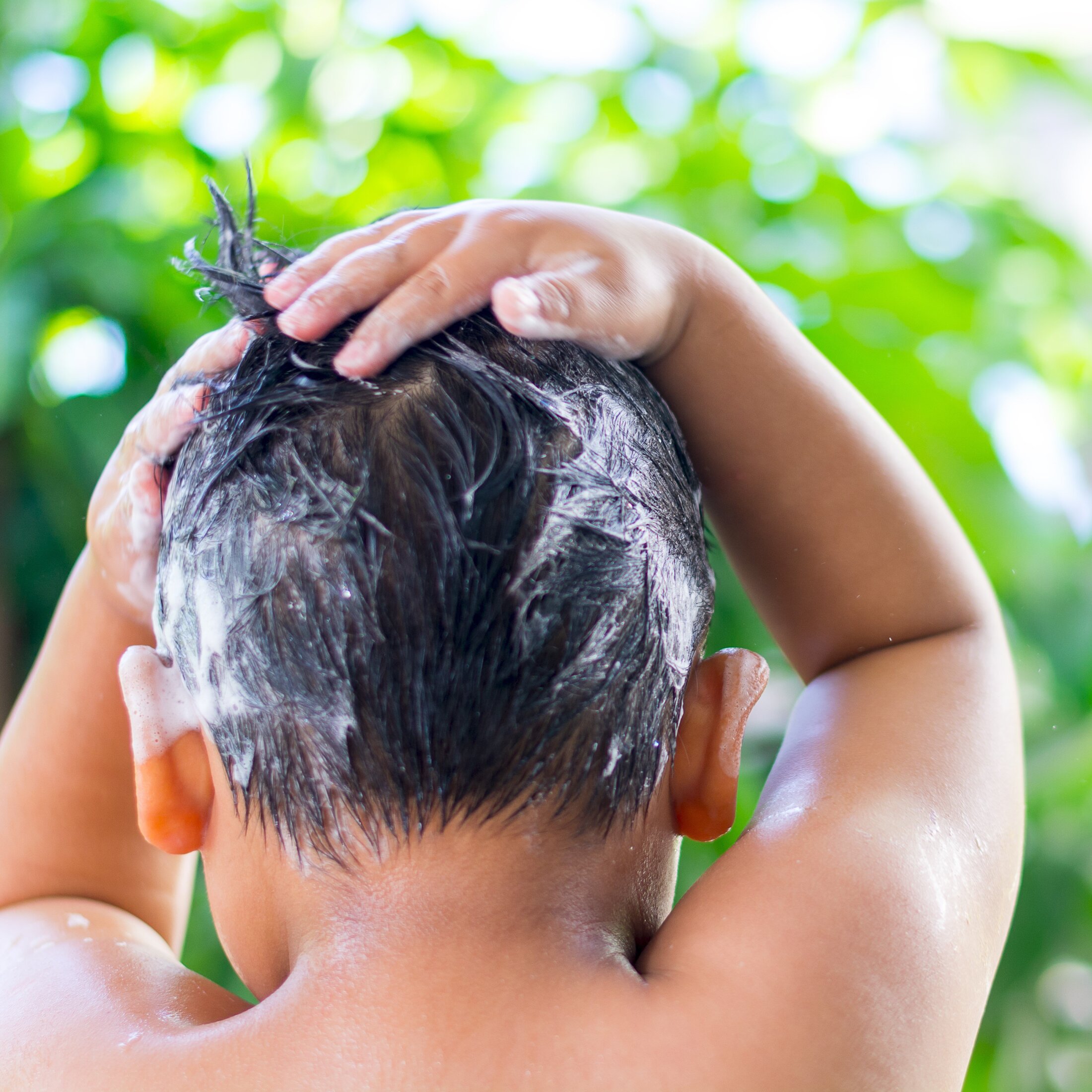 😱 温泉偷窥！稚嫩母放娃更衣室，少女惊呼“好羞！”