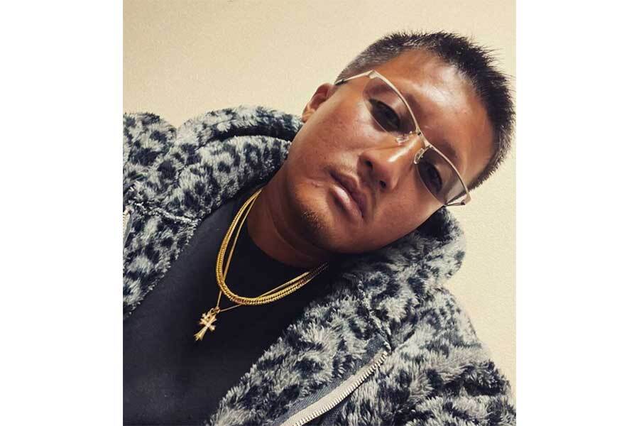 🔥昔的暴徒老大，如今靠恋爱翻红！背上的纹身，真男人！