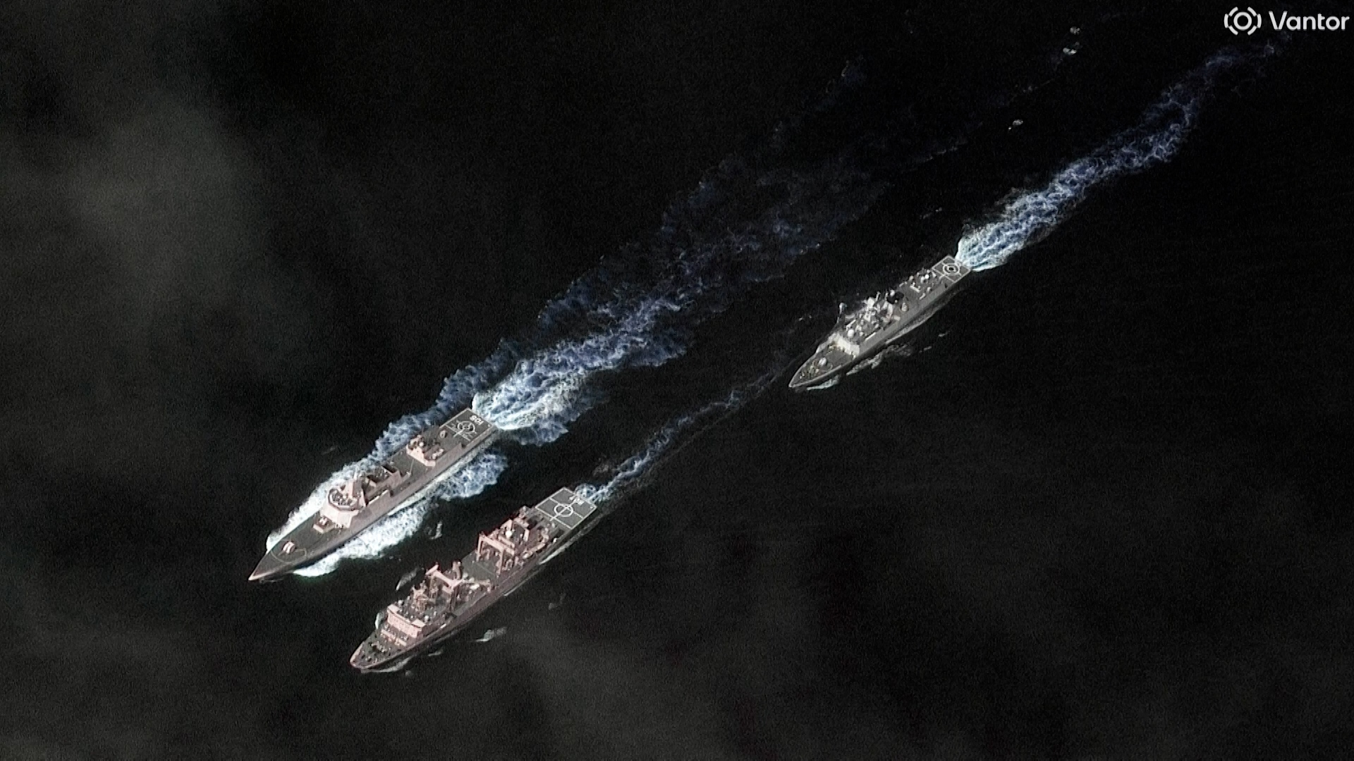 🚨东亚海域剑拔弩张！多国军舰集结，局势紧张！