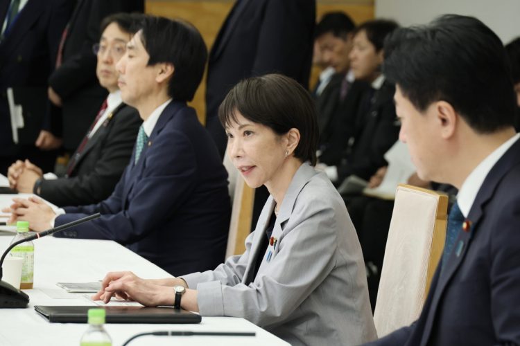 💥花钱也能救国？专家：越花钱，国债越低！