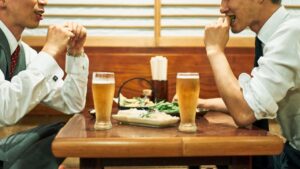 💰64岁大叔：靠投资赚3000万，却活在后悔里… 封面