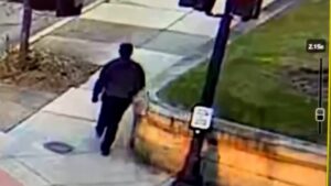 🚨美校枪击：2死9伤，黑衣人逃逸！ 封面