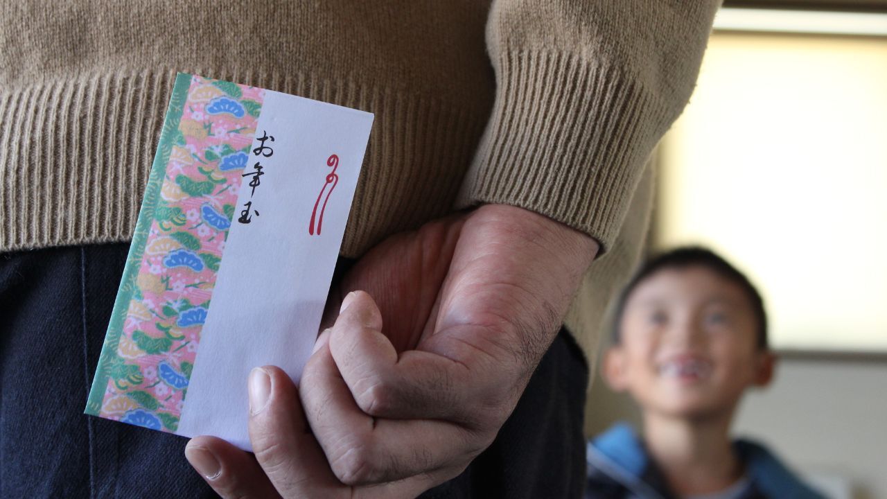 💰3000块太少？回家过年，侄子冷淡反应，叔叔心碎了！