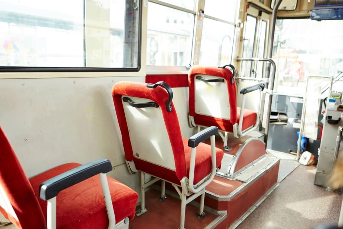 🚌 120元车票被拒！现金不行？公交全面刷卡，家长钱包要哭了！