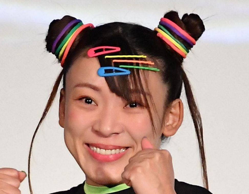 💥摔跤女神素颜大公开！泪洒探班，粉丝：太治愈了！