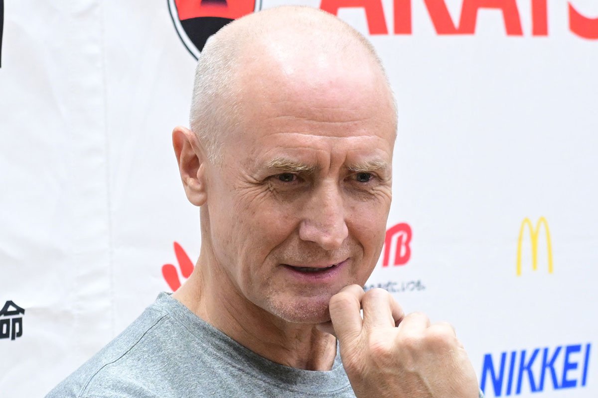 🏀日本男篮险胜！争议判罚引爆全场！